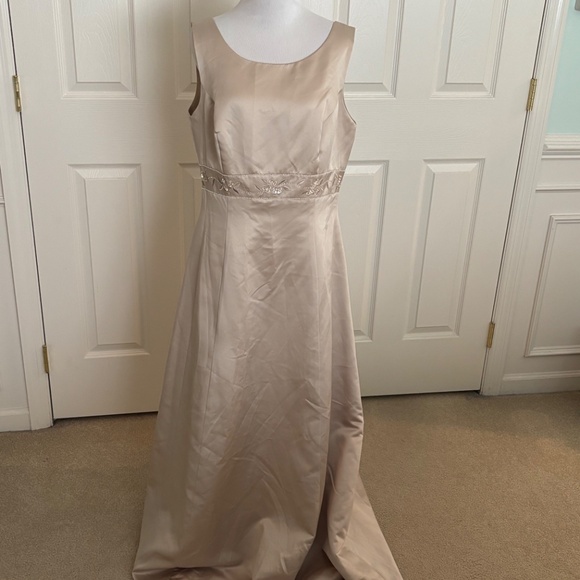 Beautiful taupe formal gown - Picture 2 of 5